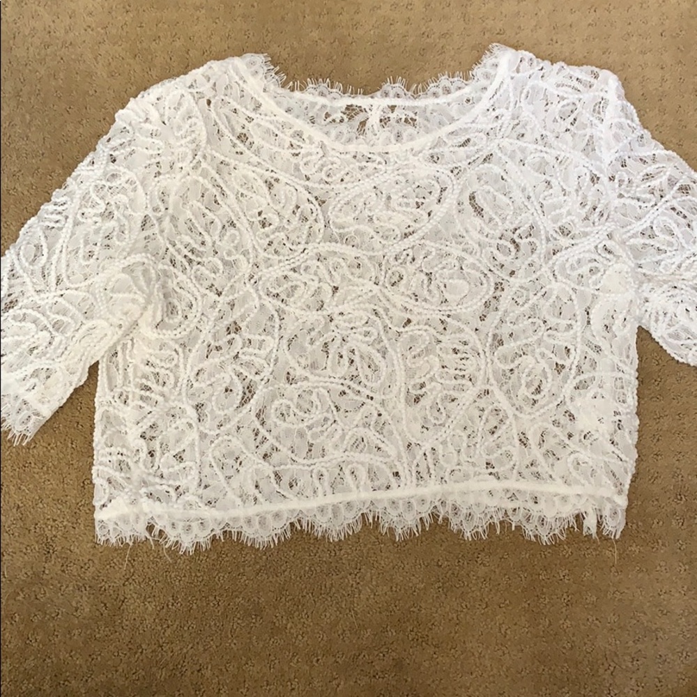 Lace 3/4 sleeve crop top
